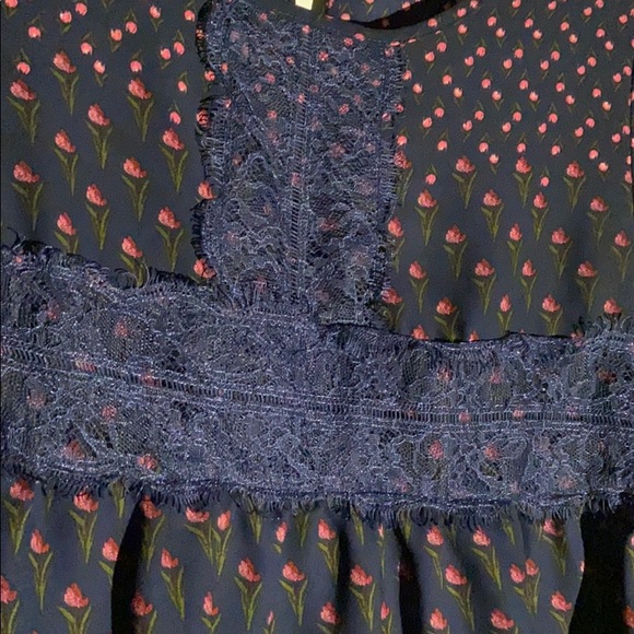 Clover + Scout Floral blouse - Picture 2 of 3